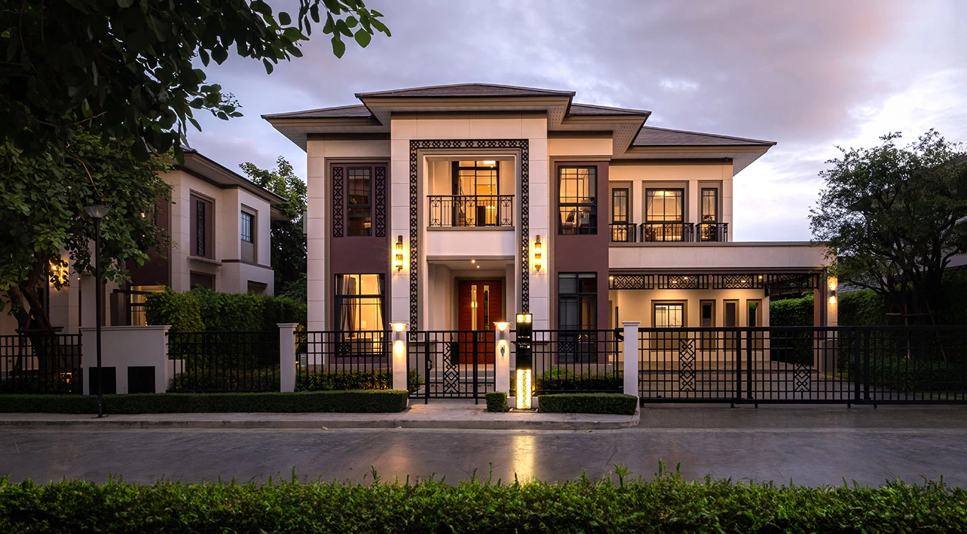 Luxury 4-Bedroom Condominium in Taling Chan, Bangkok