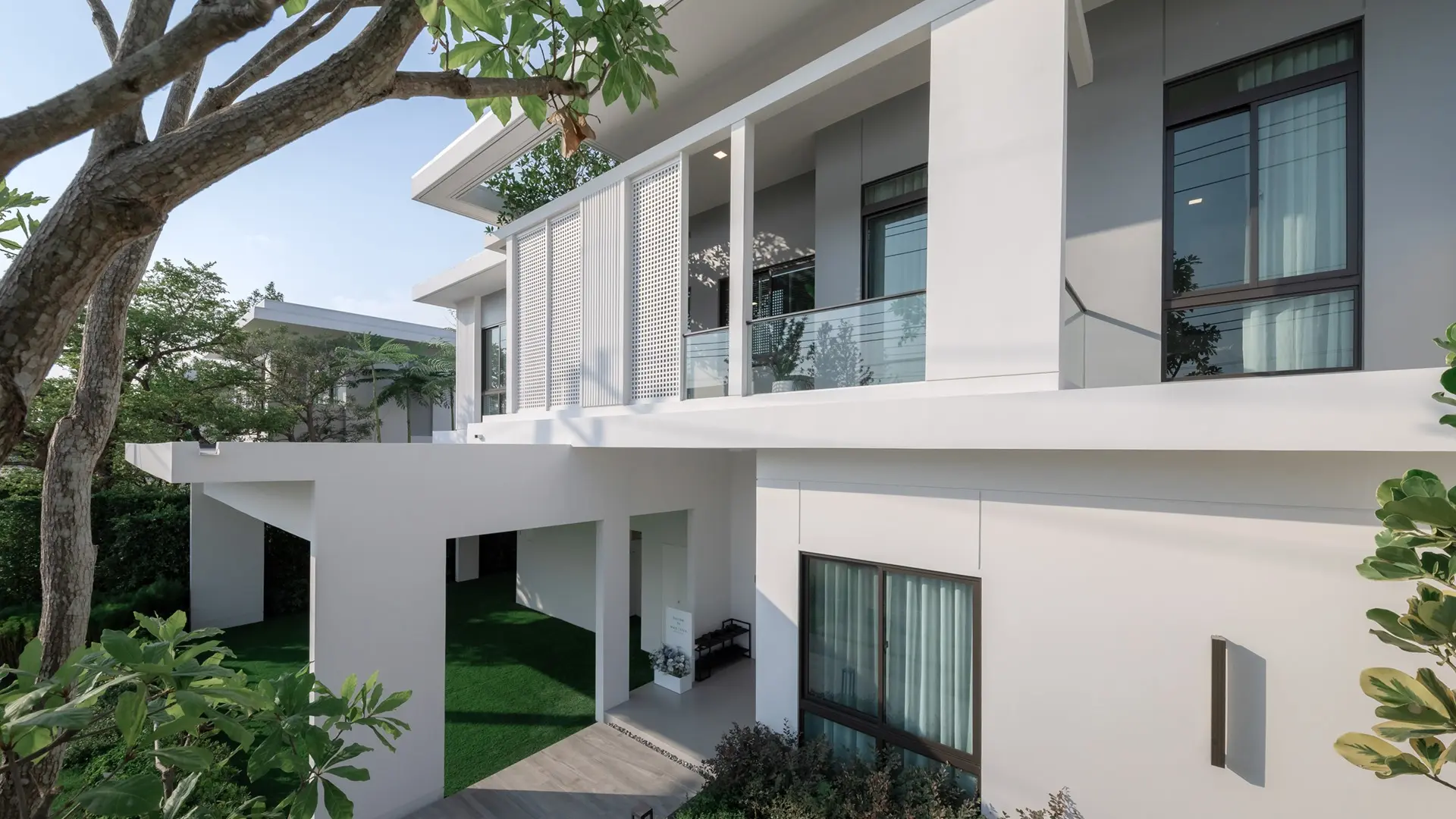 Luxurious 4-Bedroom Condo in Lat Krabang, Bangkok