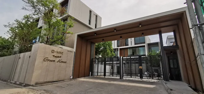 Luxury 4-Bedroom Condo in Din Daeng, Bangkok