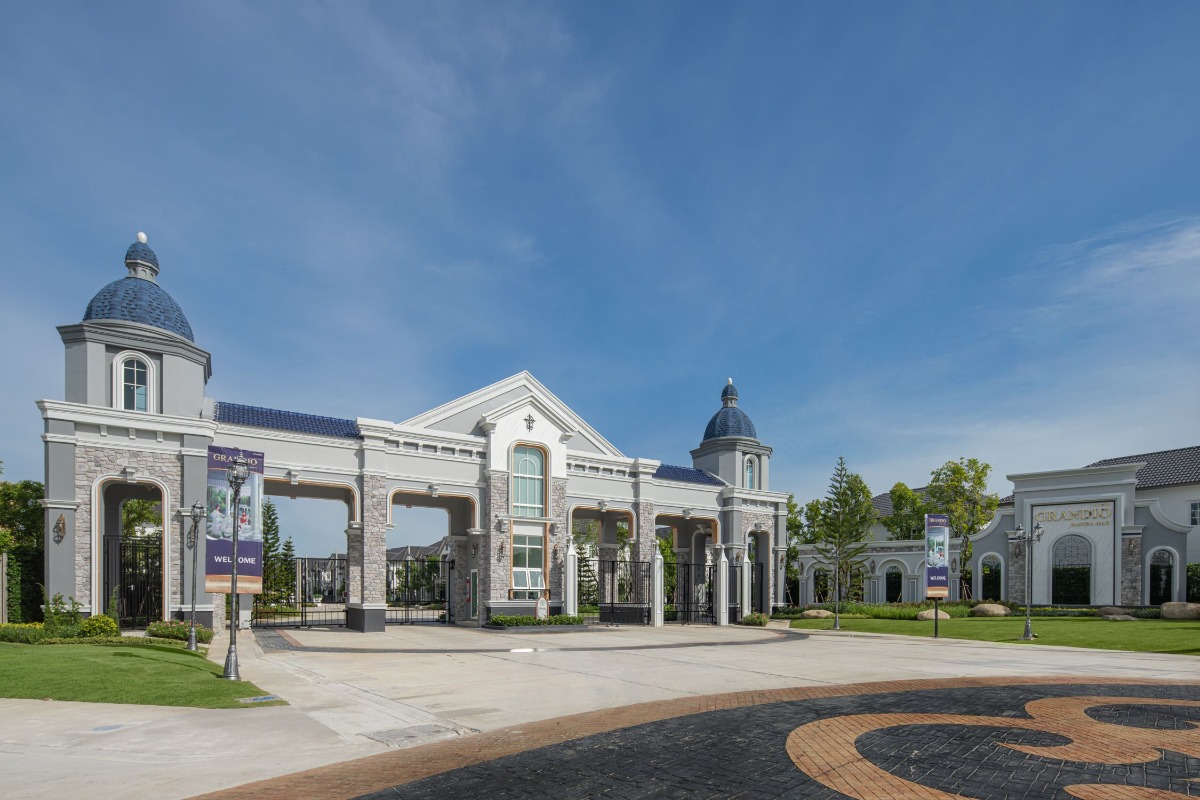 Spacious 4-Bedroom Condo in BANG PHLI