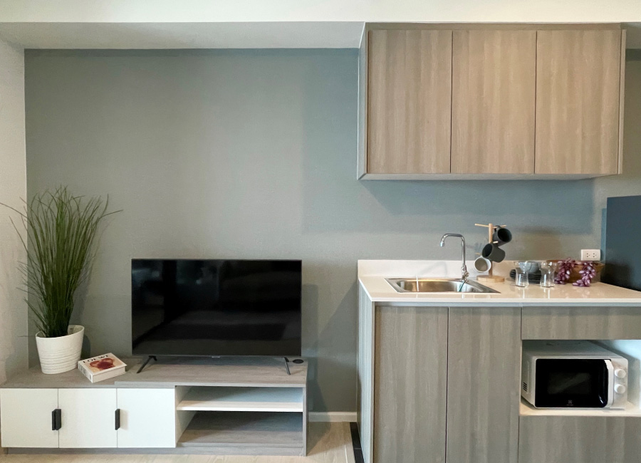 Modern 1-Bed Condo in Bang Phli, Samut Prakan