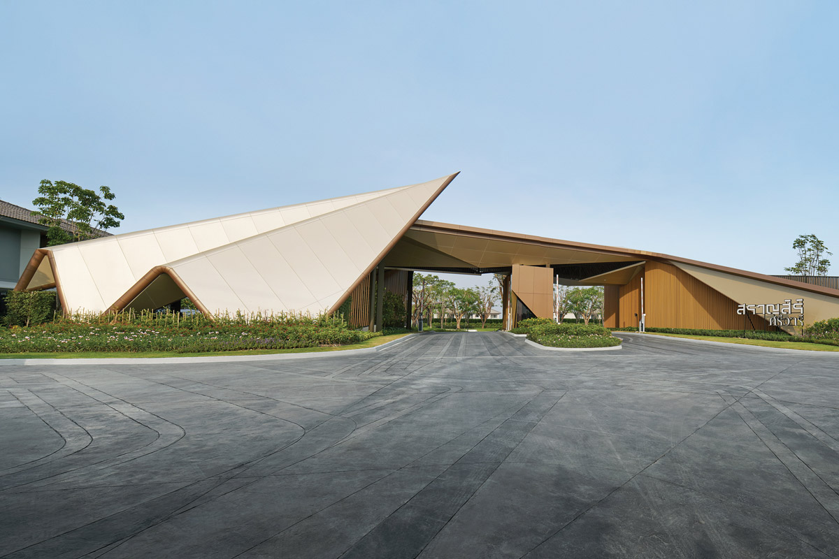 Elegant 3-Bedroom Condo in Bang Sao Thong, Samut Prakan