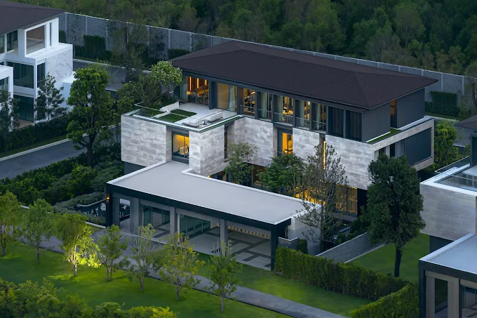 Luxury 4-Bedroom Condo for Sale in Saphan Sung, Bangkok