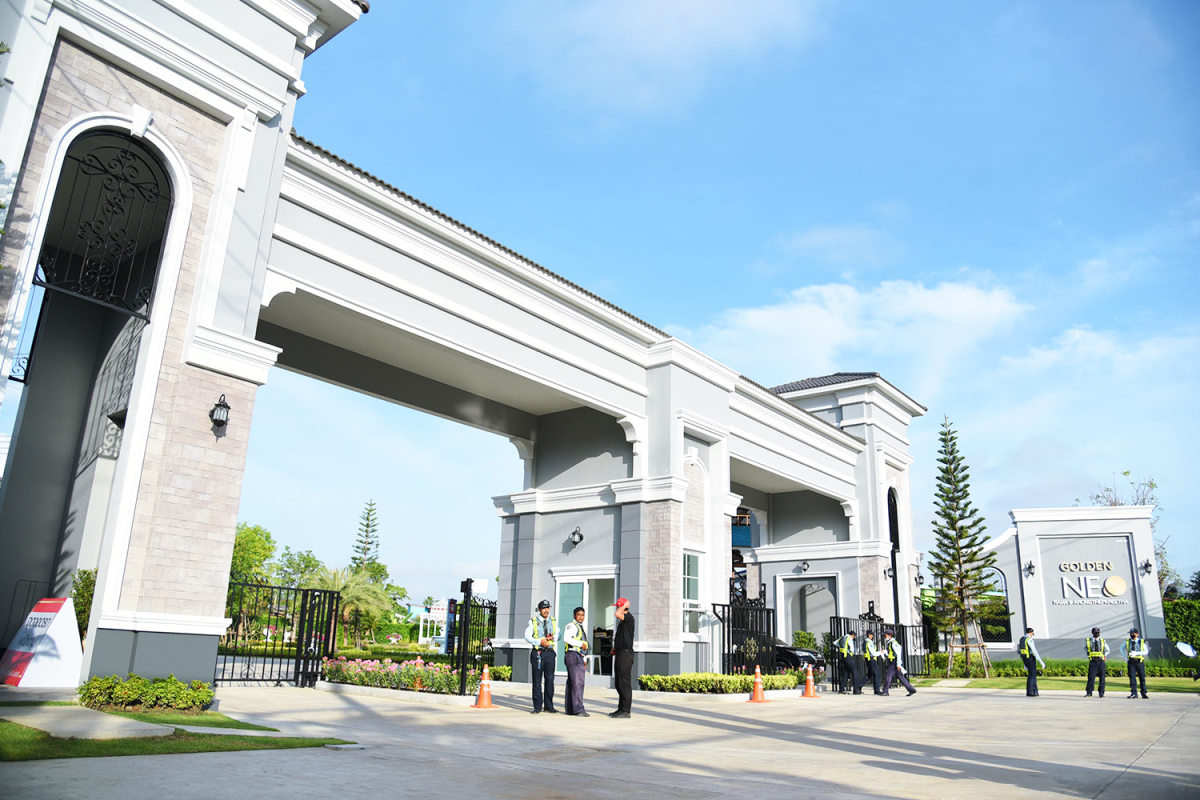 Elegant 4-Bedroom Condo in Saphan Sung, Bangkok