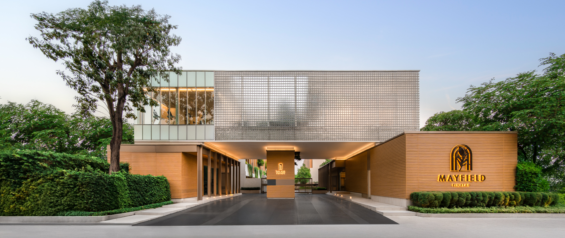 Luxurious 4-Bedroom Condo in BANG PHLAT, Bangkok