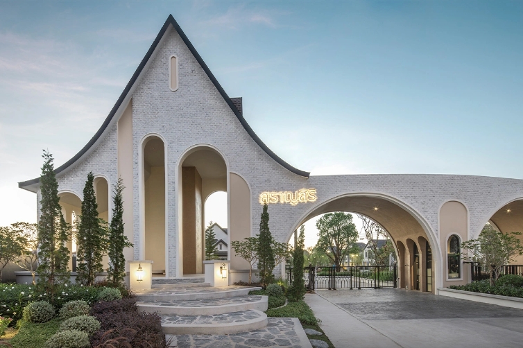 Spacious 4-Bed Condominium in Lat Krabang, Bangkok