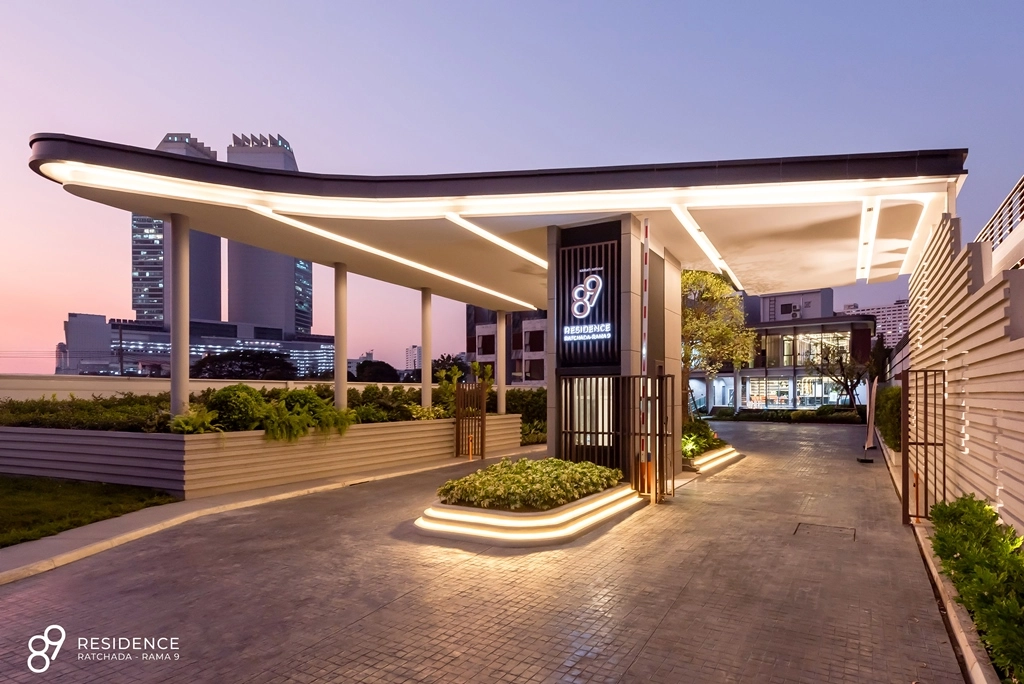 Luxury 4-Bedroom Condo in Huai Khwang, Bangkok